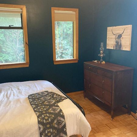 Forest Haven Hideaway Roberts Creek エクステリア 写真